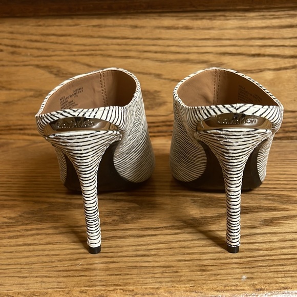 NIB Calvin Klein Black/White Perp Toe Shoe - Picture 4 of 9